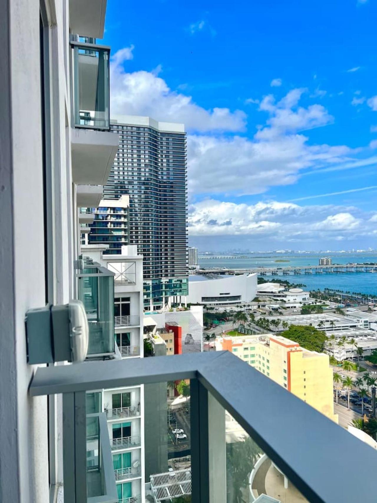 Ocean View Studio Pool And Gym Apartment Miami Bagian luar foto